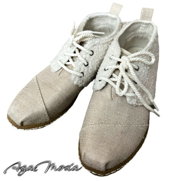 Toms New Bota Textile Sneaker in Gold and Beige Bouckle with Laces. - Picture 2 of 10